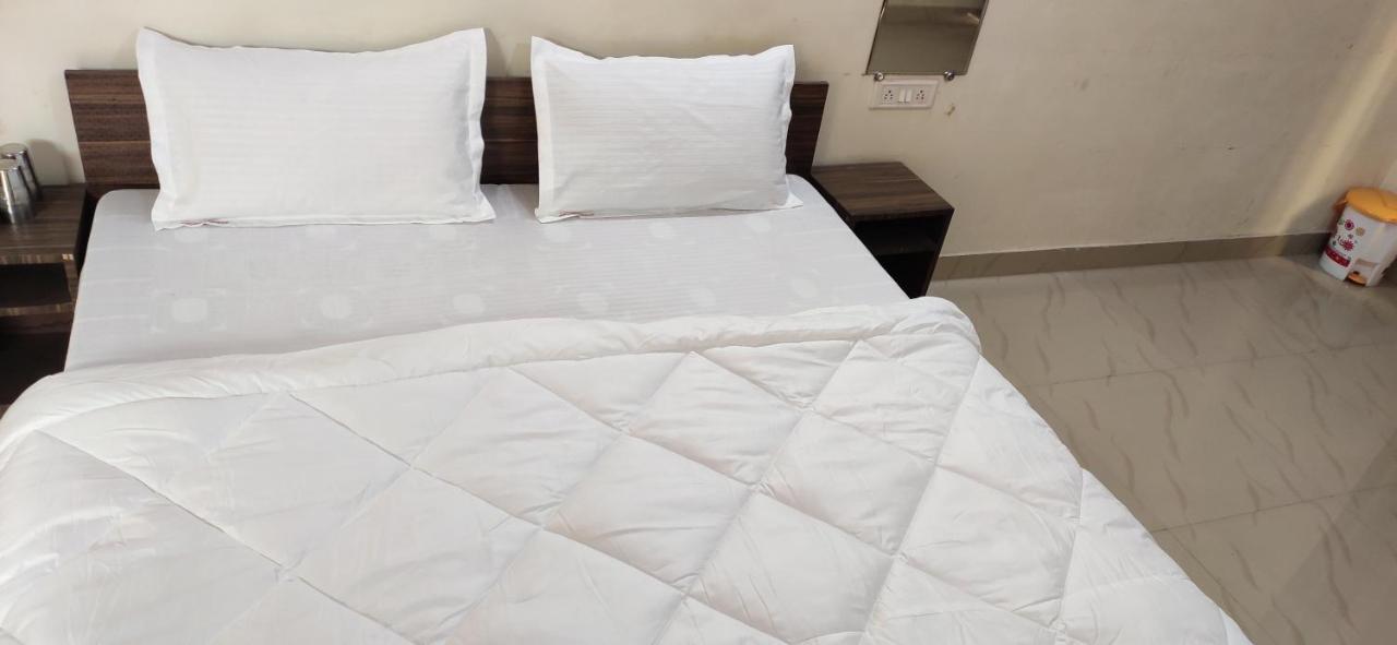 โคปิ ธรรม Hotel หริทวาร ภายนอก รูปภาพ
