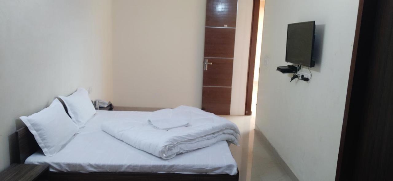 โคปิ ธรรม Hotel หริทวาร ภายนอก รูปภาพ